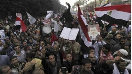Salafisten und Moslembrüder auf einer Demonstration zur Unterstützung des Verfassungsentwurfs